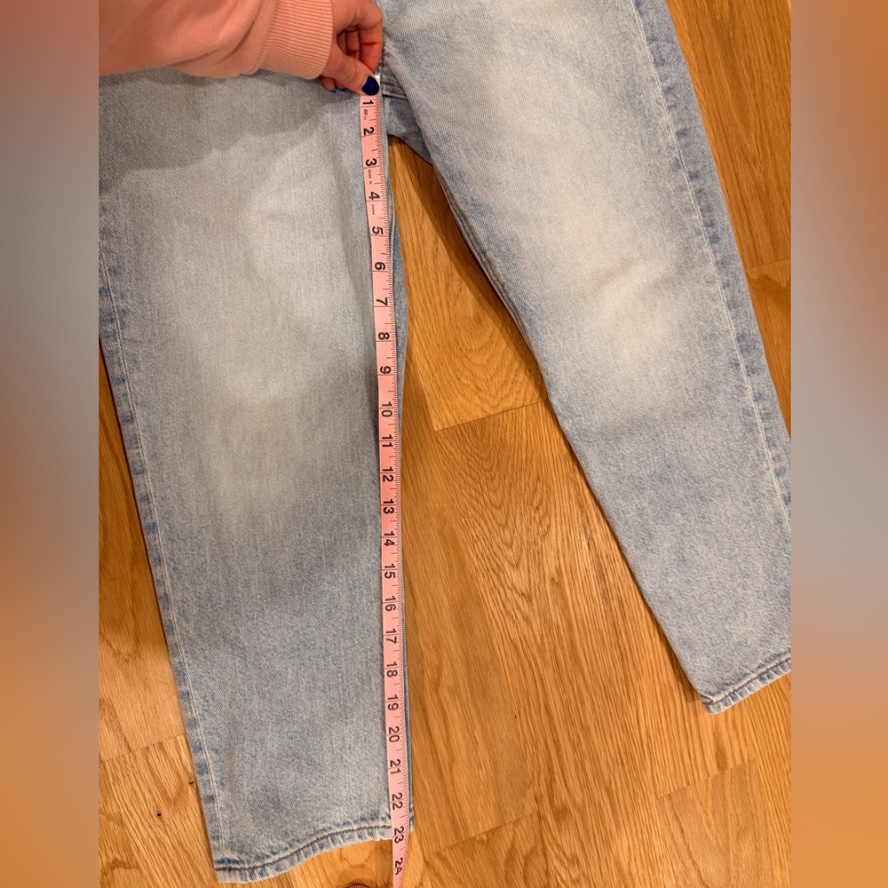 AE Strigid Mom Jeans- size 6 X-Short - Picture 3 of 7